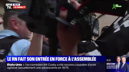Marine Le Pen interpellée en face de l'Assemblée nationale !