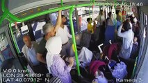 Otobüs şoförü rahatsızlanan yolcuyu hastaneye yetiştirdi