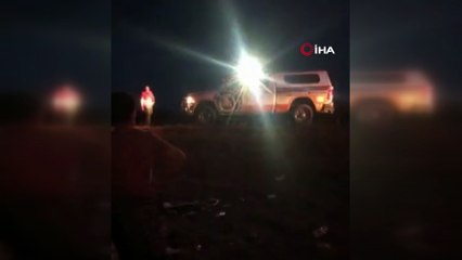 Göçmenleri taşıyan minibüs takla attı: 3 ölü, 27 yaralı
