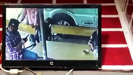 रुपए व सामान उधार मांगा, नहीं दिया तो चला दी गोलियां