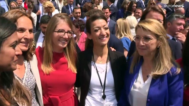 Эммануэль Макрон протянул руку депутатам