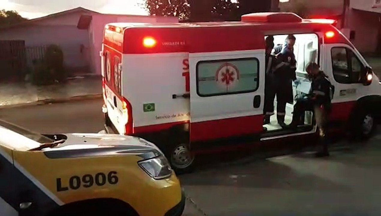 Homem em surto com faca na mão e após ameaças é contido pela Polícia Militar e Samu