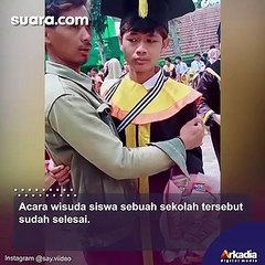 Menangis Dipelukan Sang Kakak Saat Wisuda, Warganet: Kelak Jadi Orang Sukses