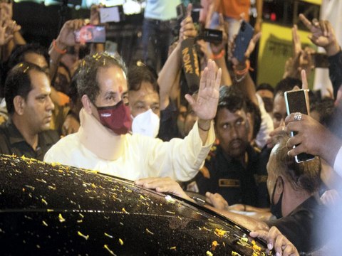 करीब 13 घंटे की पूछताछ के बाद IAS Ramvilas Yadav को विजिलेंस ने किया गिरफ्तार | Pahad Prabhat