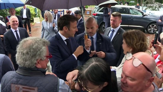 Francia, Mélenchon sfida Macron e il governo: Serve la fiducia dell'Assemblée Nationale