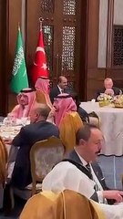 فرقة موسيقية تركية تغني "هذا السعودي فوق" أمام الأمير محمد بن سلمان