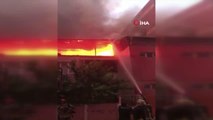 Alev alev yanan apartman mahalleliyi sokağa döktü... Panik anları kamerada