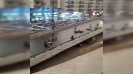 Pakistan'da şiddetli yağışta zincirleme motosiklet kazası