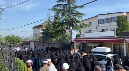 Yakınları ve sevenleri son yolculuğu öncesi Mahmut Ustaosmanoğlu'nun evine akın etti