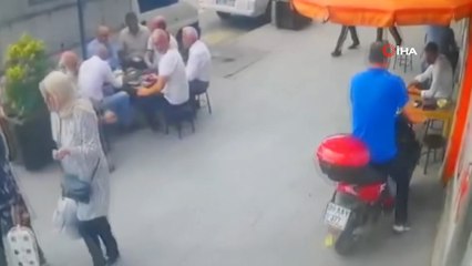 Gaz ile frenini karıştırdı! Çay ocağında oturan adam kabusu yaşadı