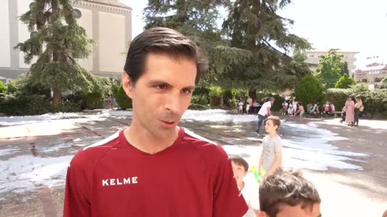 Vuelven los besos y los abrazos a  las fiestas de fin de curso