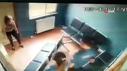 Esnafa saldırıp araçların üzerinde dans eden genç kız karakolu birbirine kattı