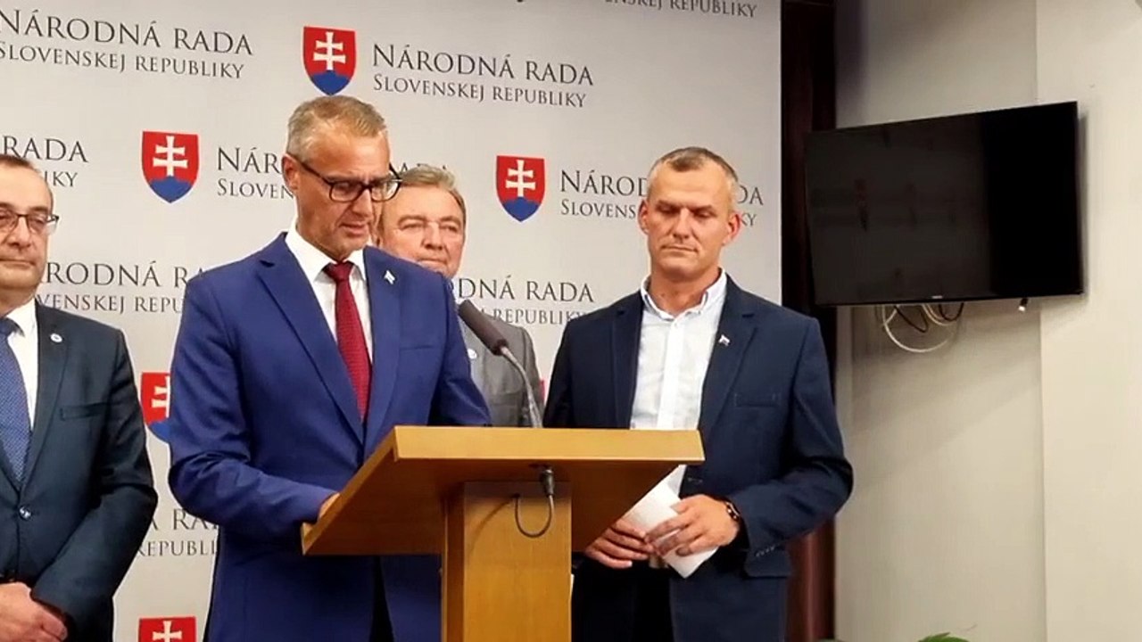 ZÁZNAM: Raši: Podporíme vyslovenie nedôvery Budajovi, a to nielen pre medvede
