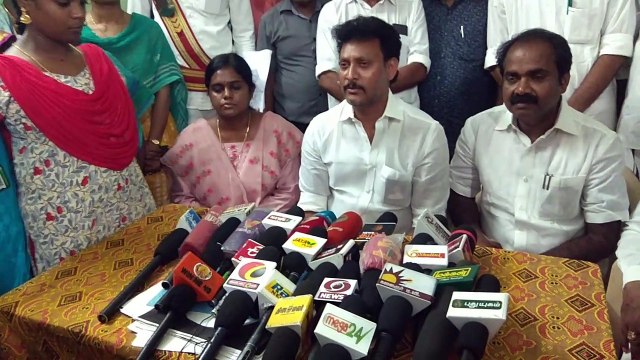 கைகள் இல்லாமல் தேர்வில் வெற்றி பெற்ற மாற்றுத்திறனாளி மாணவி.. நேரில் சென்று பாராட்டிய அன்பில் மகேஷ்