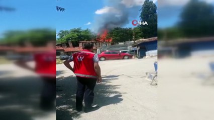 Başkent'te ahşap bina alev topuna döndü: O anlar görüntülendi