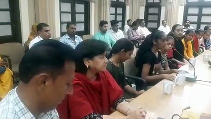 Video:कॉफी विद कलक्टर: कक्ष में बुलाया, संवाद किया और जीवन में आगे बढऩे के सिखाए गुर