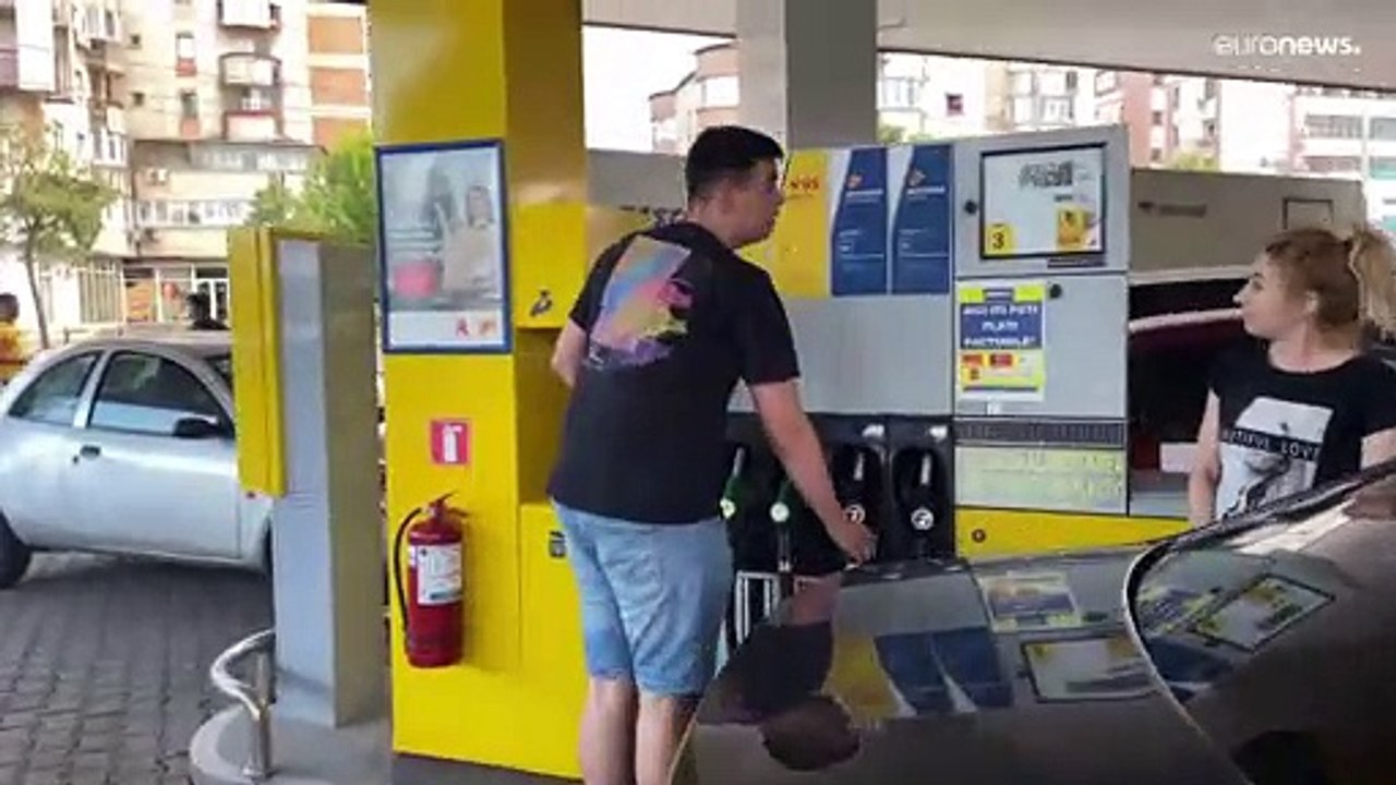 Rumänien: Tanken 'in Schlückchen' aus Protest