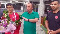 Belediye Başkanı, başarılı güreşçiyi ödüllendirdi