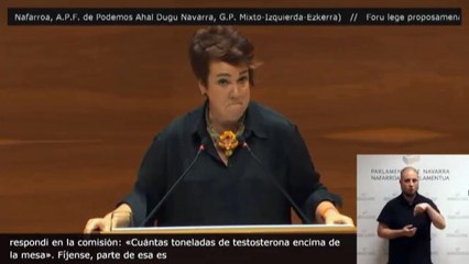 Ainhoa Aznárez llama trapo a la bandera de Navarra