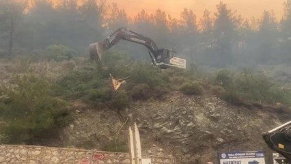 Ali Öztunç: "Yangının Marmaris Kent Merkezine Ulaşmaması İçin Koridor Oluşturuluyor. Yani Ağaçlar Kesiliyor"
