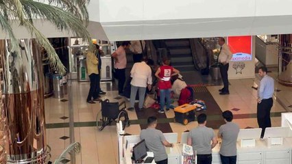 Son dakika haberleri: AVM'de kalp krizi geçiren şahıs hastaneye kaldırıldı