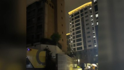 가로수 쓰러지며 고압선 건드려 9백여 가구 정전 / YTN