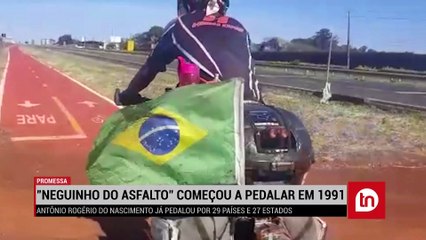 Conheça a história do homem que pedala há 30 anos para pagar promessa