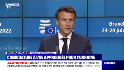 Pour Emmanuel Macron, le statut de candidat à l'UE accordé à l'Ukraine est "signal très fort vis-à-vis de la Russie"