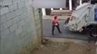 Alcaldía municipio Sánchez cancela empleado lanzó perro vivo a camión de basura