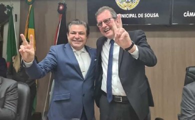 Download Video: Fábio Tyrone sanciona lei que garante 13º salário para prefeito, vice e vereadores de Sousa