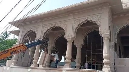 11 करोड़ से जीर्णोद्धार कार्य अधूरा, अब दरारों ने खोला सच