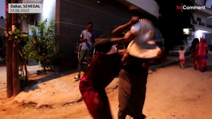 بدون تعليق: أنصار المعارضة في السنغال يحتجون بقرع الأواني وإطلاق الأبواق