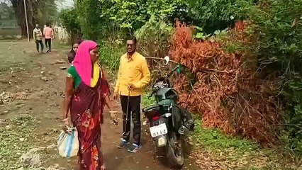 अपनी जान जोखिम में डाल कर दे रहे सुरक्षा