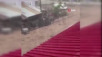 Posof'ta sağanak ve dolu etkili oldu