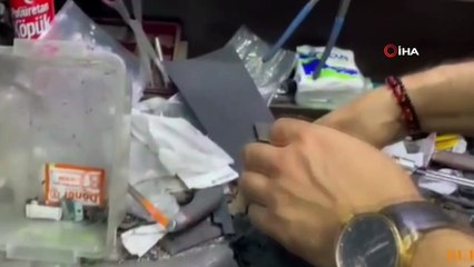 Bursa'da adliyeye sevk edilen silah kaçakçıları tutuklandı