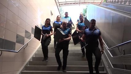 Son dakika haberleri... Adana polisinden engelliler için kurulan sınıfa bilgisayar desteği