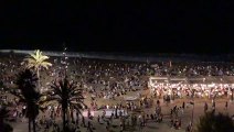 Gente en la playa durante la verbena de Sant Joan