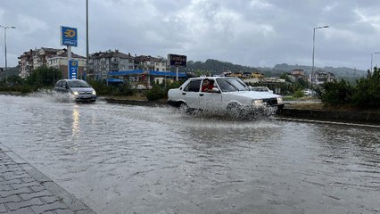 Download Video: Bartın’da yağmur etkili oldu; yollar su altında kaldı