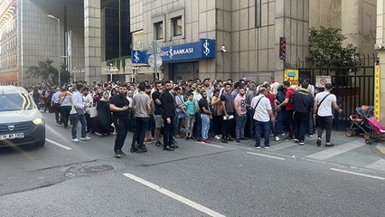 Suriyeliler konsolosluğa akın etti!