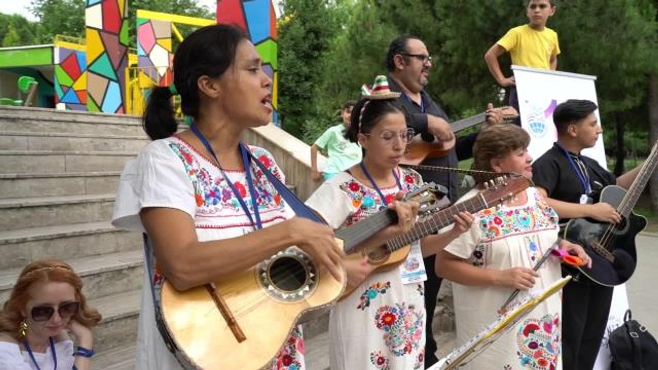 Son dakika haberleri! Esenyurt'tan Savaş Halindeki Rusya ve Ukrayna İçin Barış Güvercini Uçuruldu