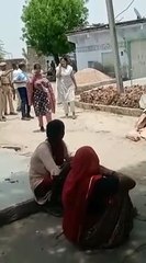 ‘मैं जिला कलक्टर हूं, आपको योजनाओं में लाभ मिल रहा है या नहीं, बताओ’