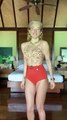 Burcu Esmersoy bikinili dansıyla sosyal medyayı salladı