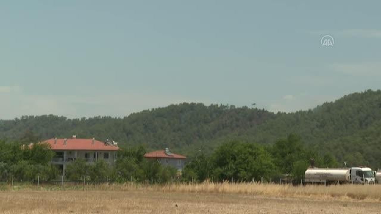 Son dakika gündem: Marmaris'teki orman yangınına havadan ve karadan müdahale ediliyor (4)