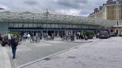 İngiltere'de grev nedeniyle tren seferlerinde kesintiler yaşanıyor