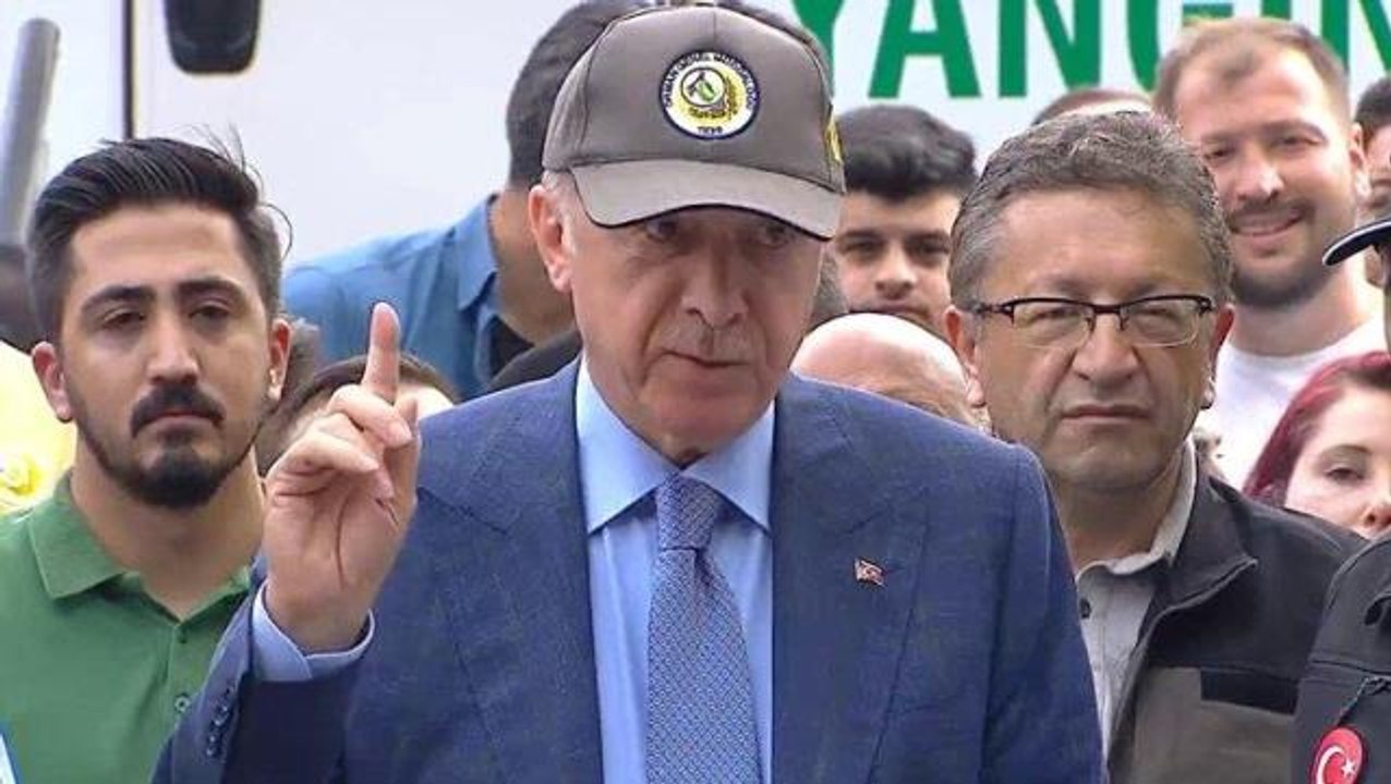 Son Dakika: Cumhurbaşkanı Erdoğan yangın bölgesinde! Canlı yayında yüreklere su serpen haberi verdi: Yangın büyük oranda kontrol altında