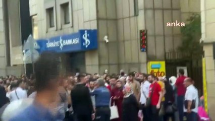 Suriye'nin İstanbul Konsolosluğu önünde metrelerce kuyruk