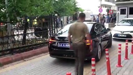 Cinayet zanlıları taş yağmuruna tutuldu