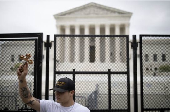 US Supreme Court Overturns 'Roe v. Wade'
