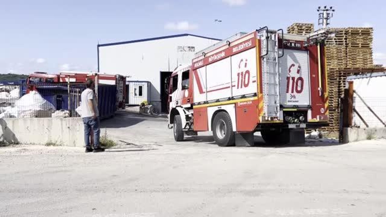 Geri dönüşüm fabrikasında çıkan yangın söndürüldü
