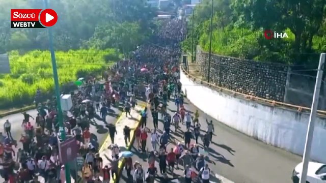 Meksika’da 4 bin kişilik göçmen kafilesi yola çıktı
